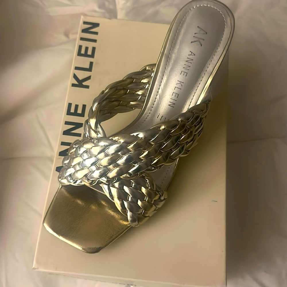 Anne Klein Gold/Silver heel